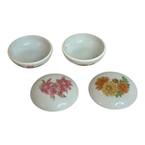 Vintage Porcelain Round Trinket Dishes with Lids Yellow Mums Pink Lillies (2) - Picture 5 of 8